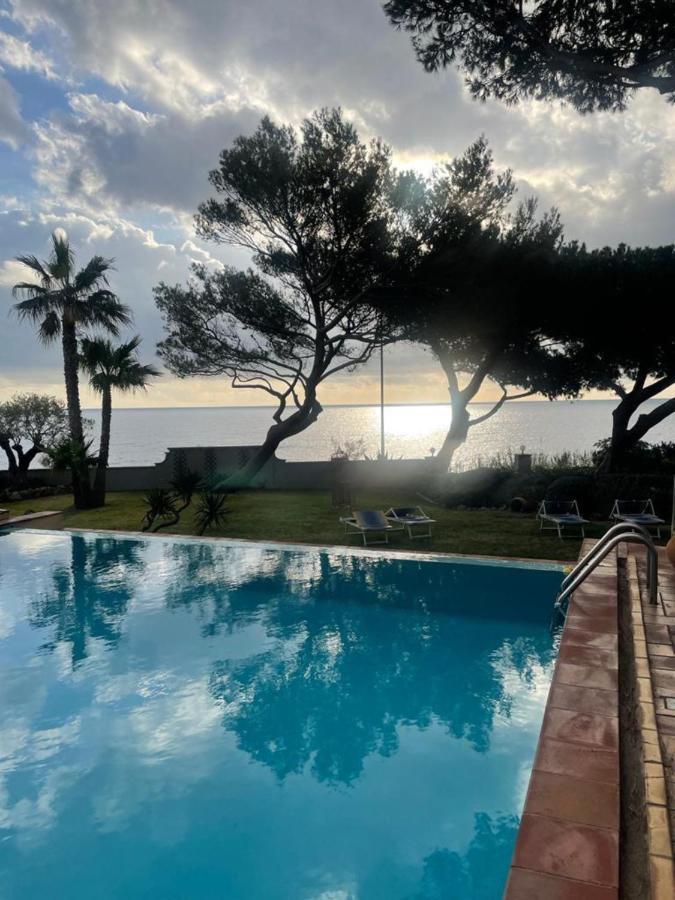 Villa Les Glycines Les Issambres Bagian luar foto