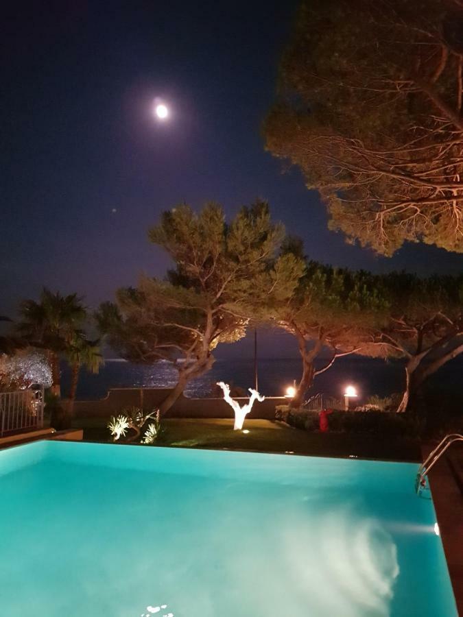 Villa Les Glycines Les Issambres Bagian luar foto